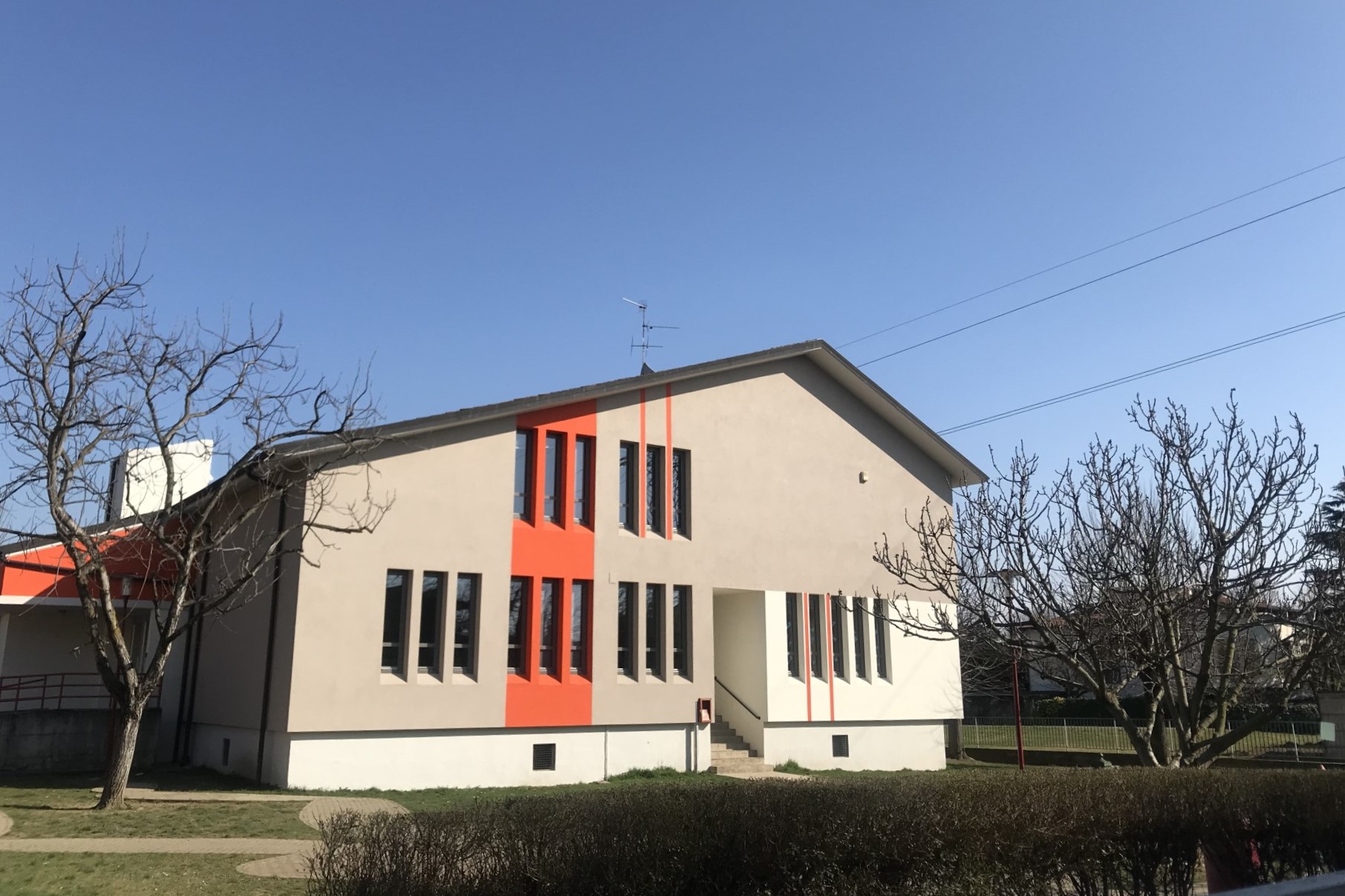 La Scuola Primaria G. B. Mottini fa parte dell' Istituto comprensivo E. Fermi, si trova nella zona 