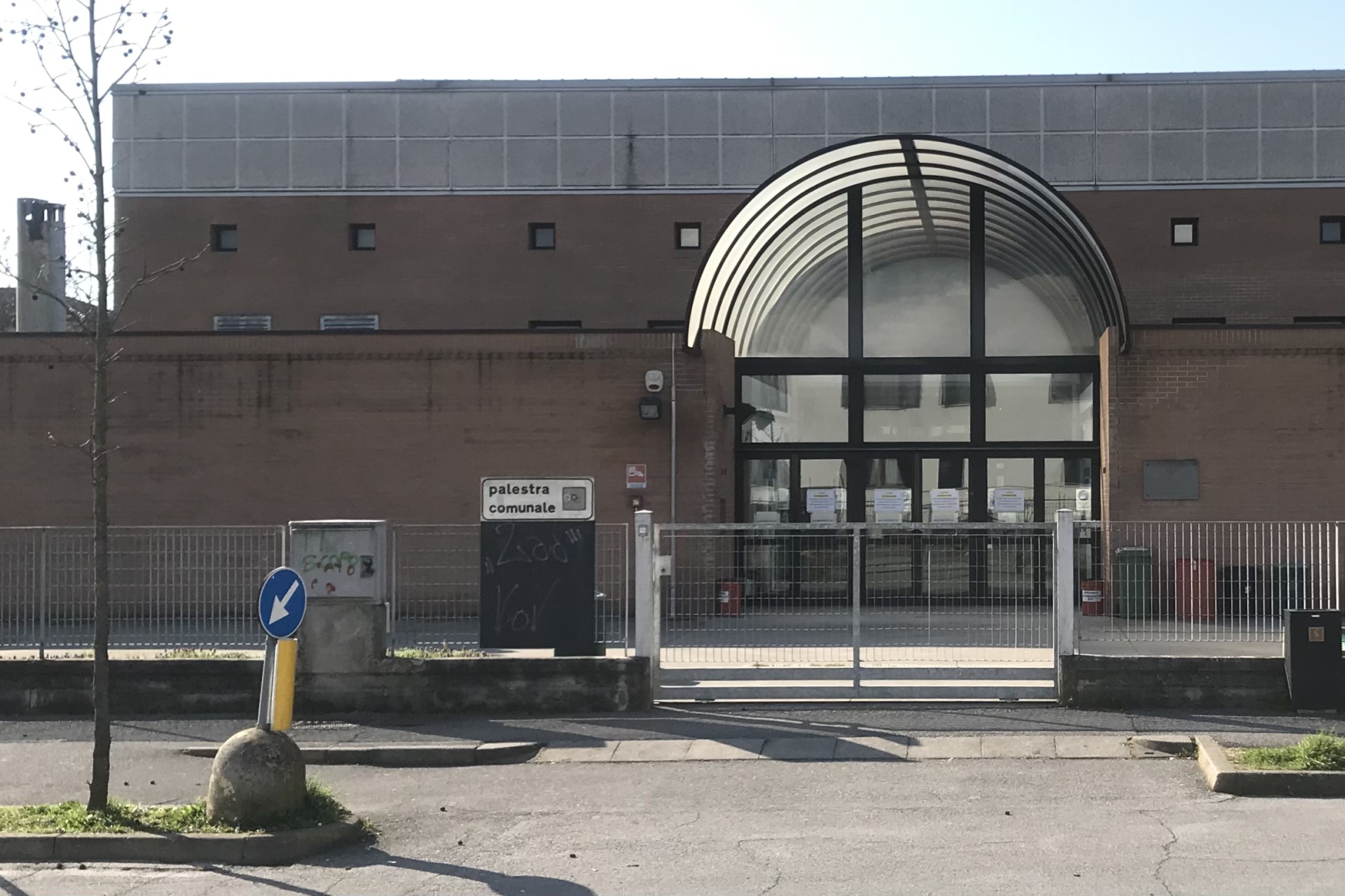 Palestra comunale adiacente alle Scuola Primaria Pascoli e alla Scuola dell'Infanzia Munari.